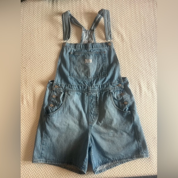 Levi’s Short Overalls - Picture 1 of 13